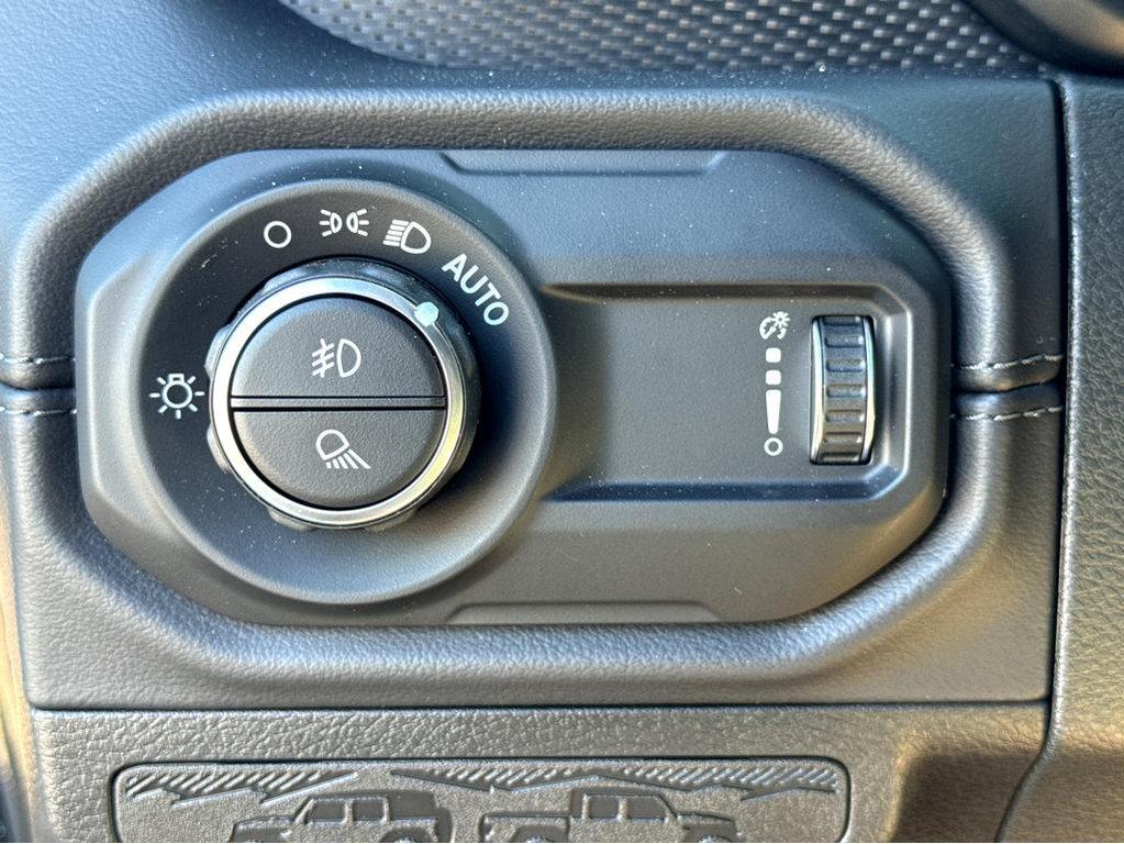 new 2025 Jeep Gladiator car, priced at $59,075