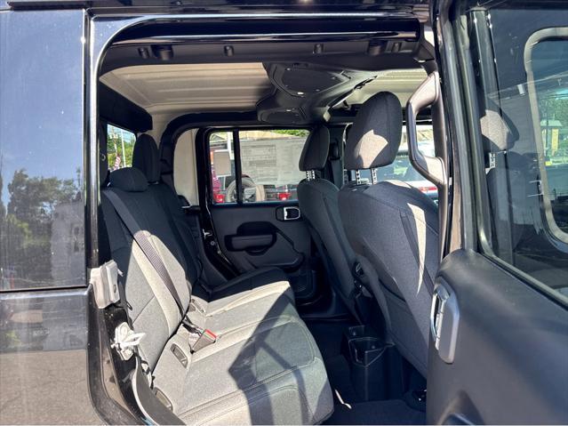 new 2025 Jeep Gladiator car, priced at $46,230