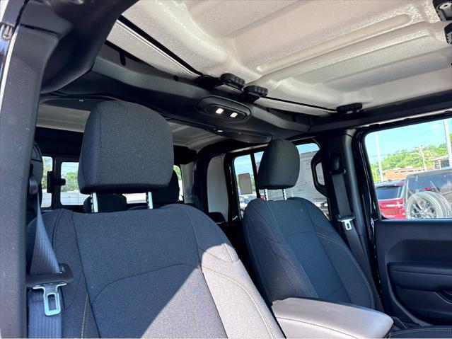 new 2025 Jeep Gladiator car, priced at $46,230