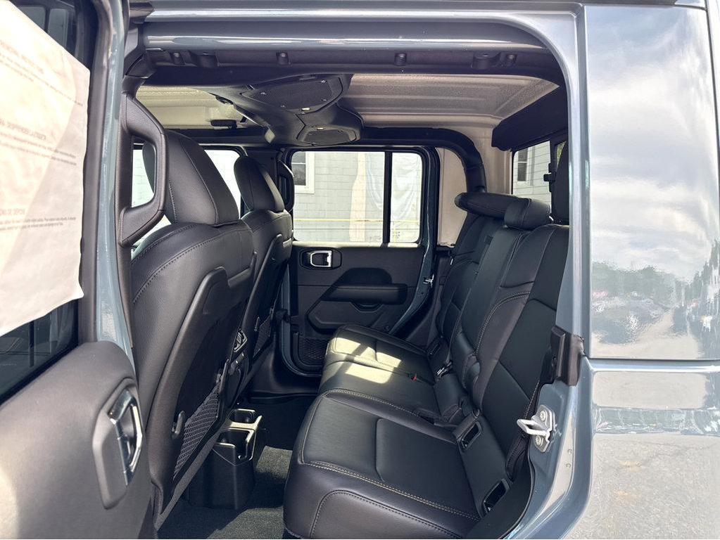 new 2025 Jeep Gladiator car, priced at $48,685
