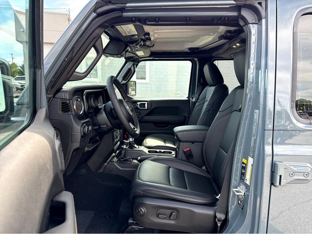 new 2025 Jeep Gladiator car, priced at $48,685