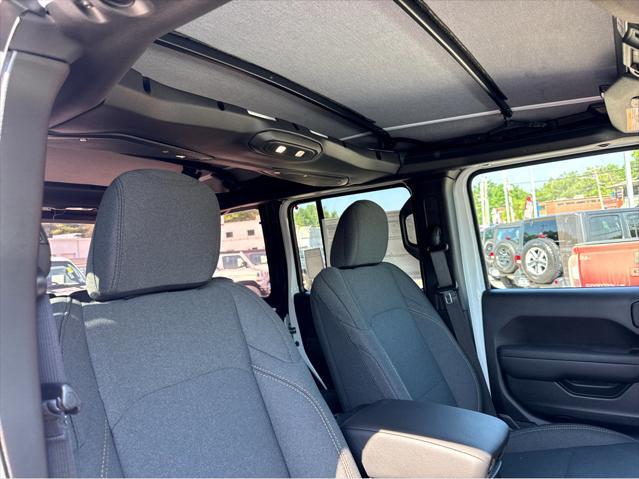new 2025 Jeep Wrangler car, priced at $48,580