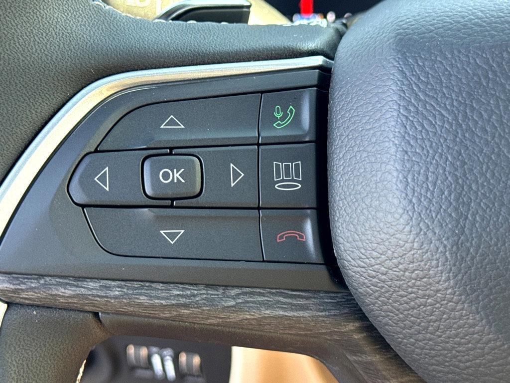 new 2025 Jeep Grand Cherokee car, priced at $52,040