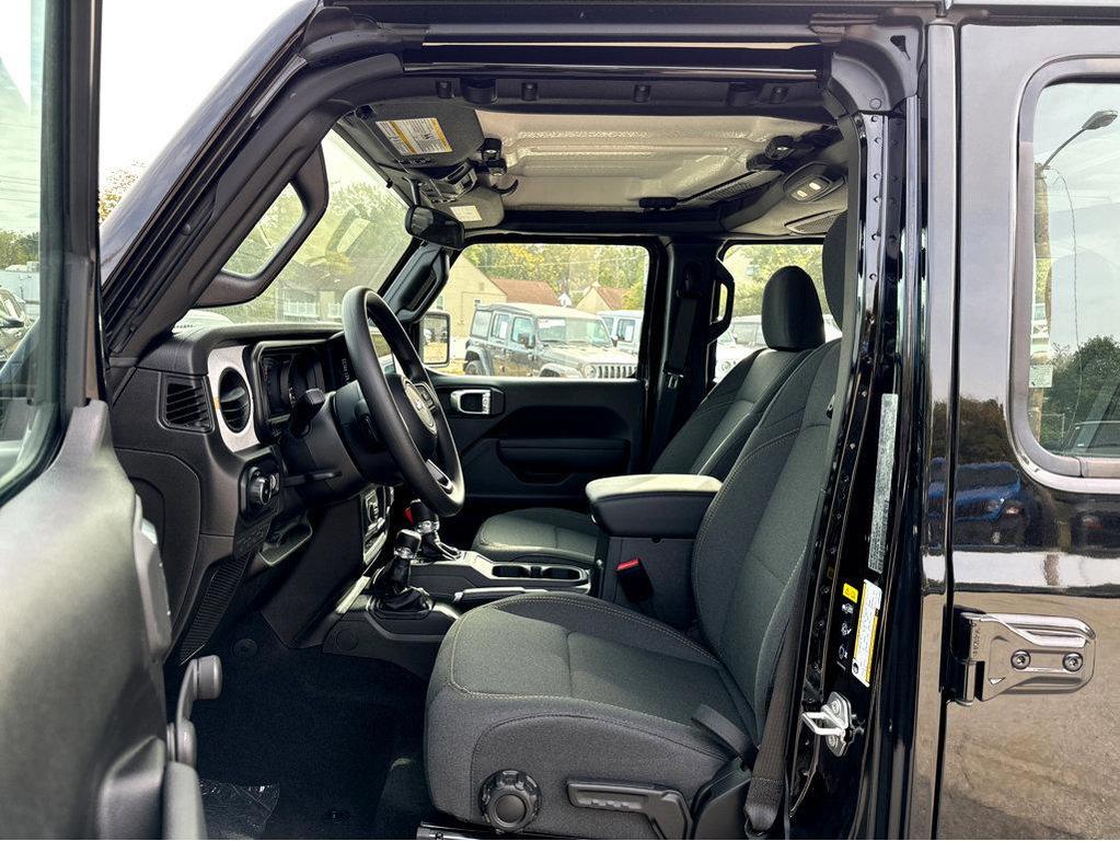new 2025 Jeep Wrangler car, priced at $43,580