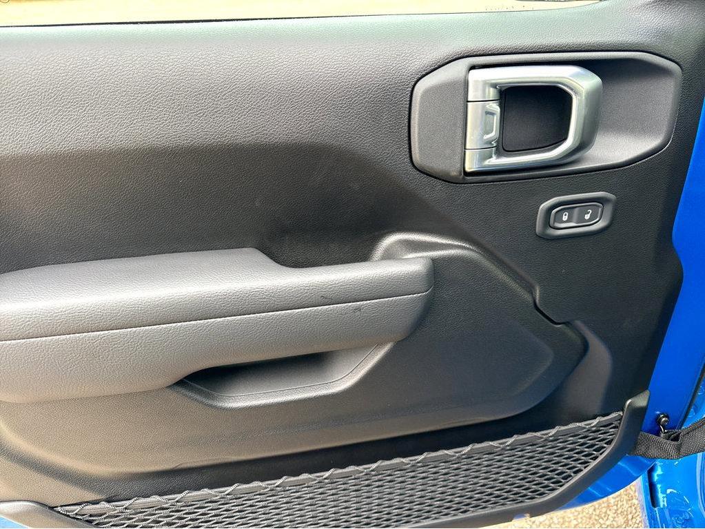 new 2025 Jeep Wrangler car, priced at $41,785