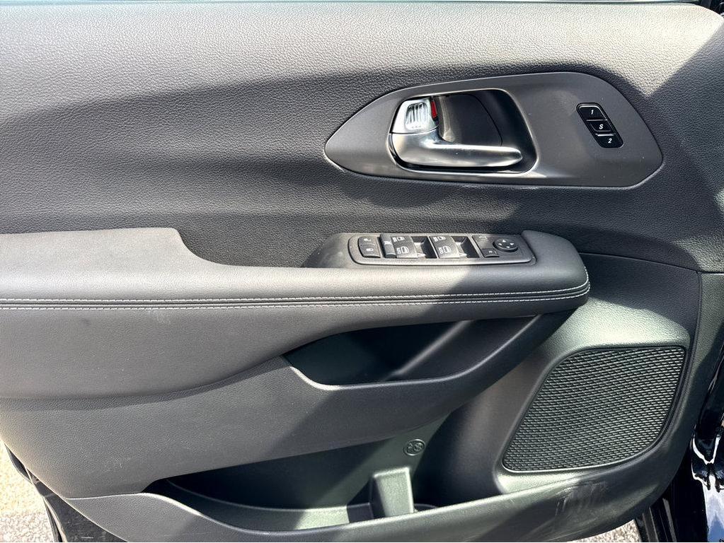 new 2026 Chrysler Pacifica car, priced at $44,460