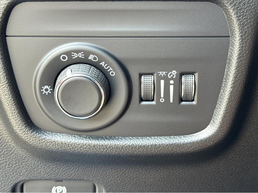 new 2025 Jeep Grand Cherokee car, priced at $44,170