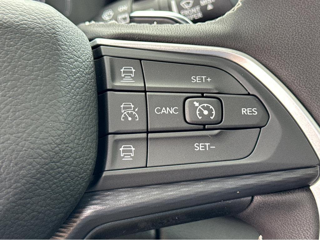 new 2025 Jeep Grand Cherokee car, priced at $44,170