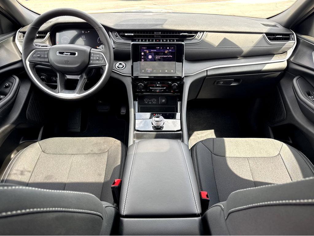 new 2025 Jeep Grand Cherokee car, priced at $44,170