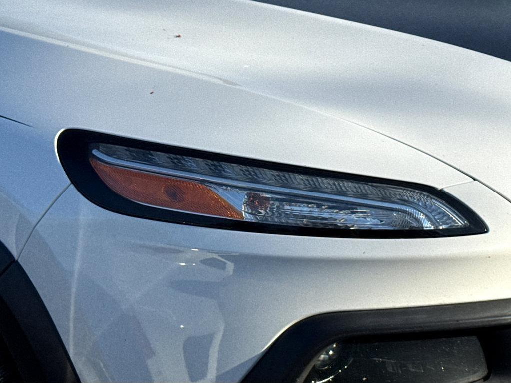 used 2018 Jeep Cherokee car, priced at $15,989