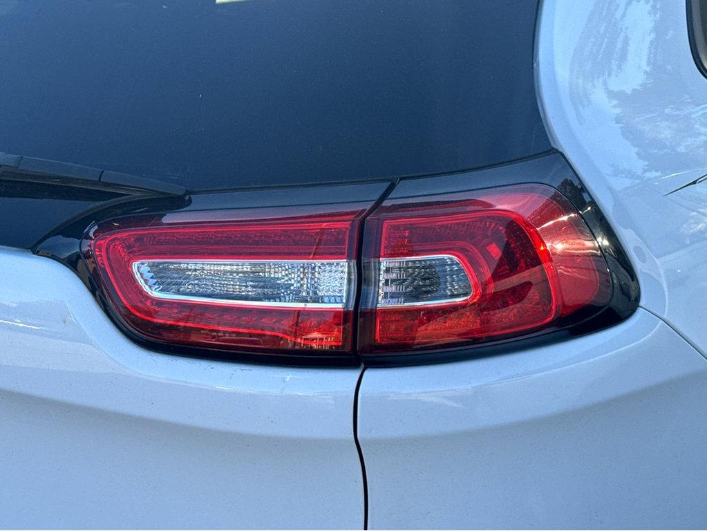 used 2018 Jeep Cherokee car, priced at $15,989