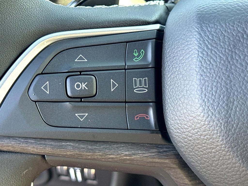 new 2025 Jeep Grand Cherokee car, priced at $47,495