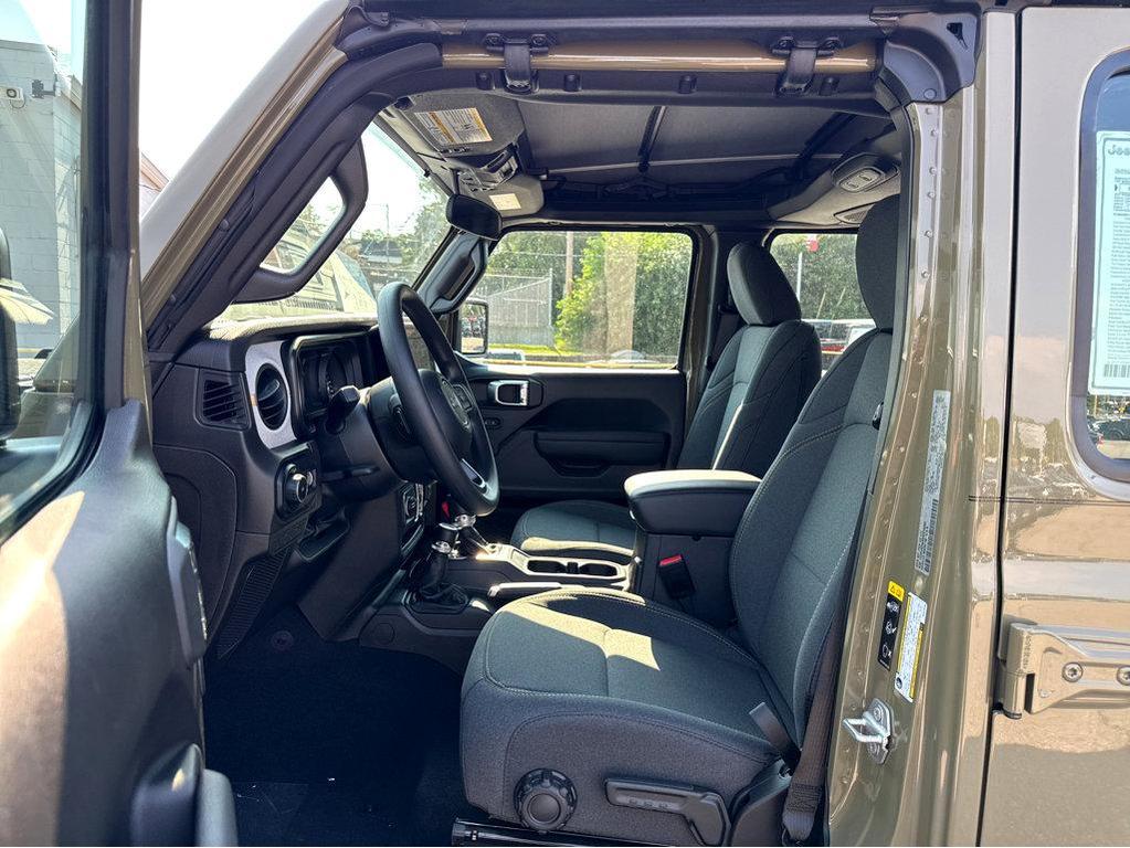 new 2025 Jeep Wrangler car, priced at $41,785