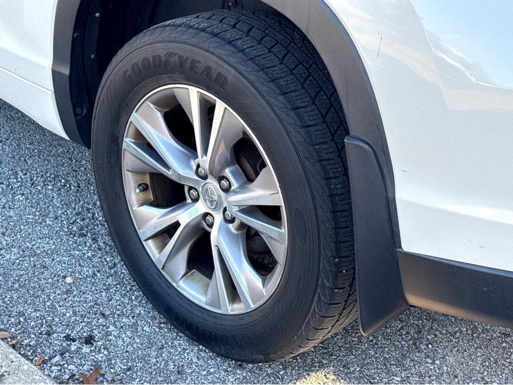used 2015 Toyota Highlander car, priced at $16,900