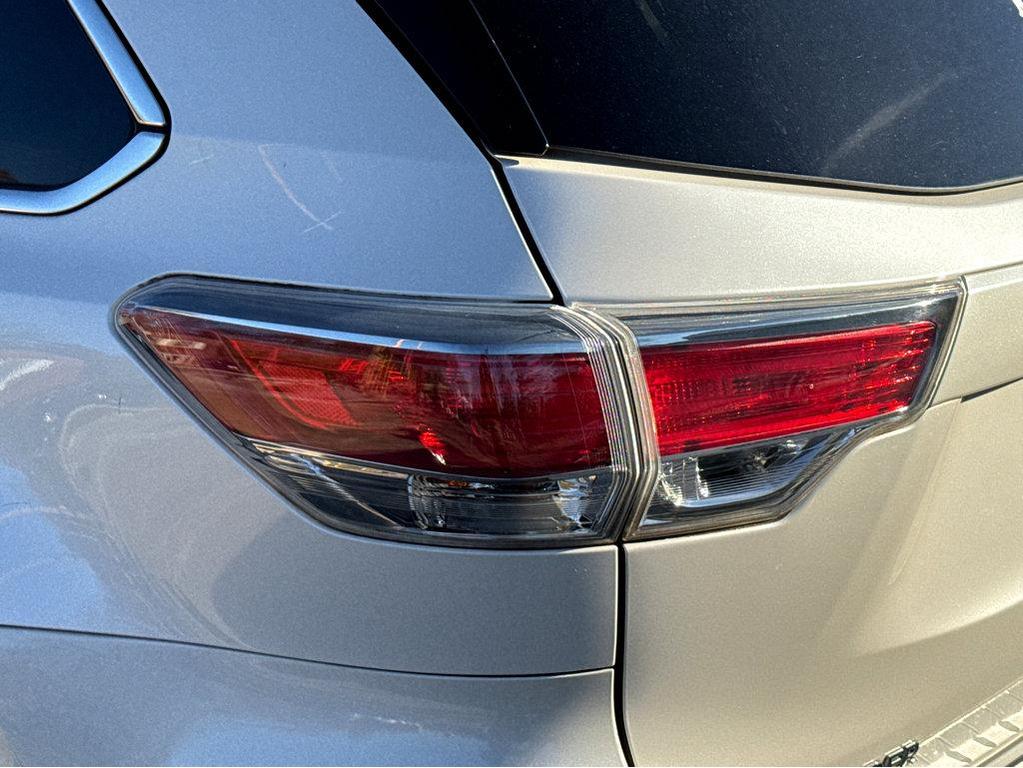 used 2015 Toyota Highlander car, priced at $16,900