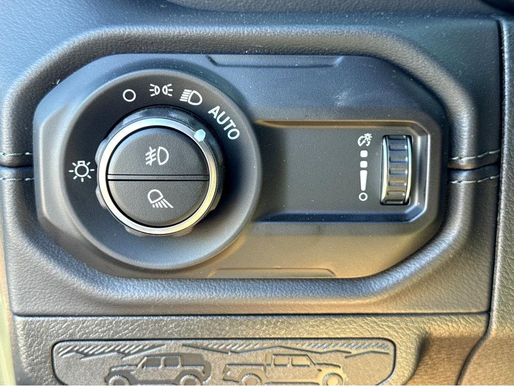 new 2025 Jeep Gladiator car, priced at $48,685