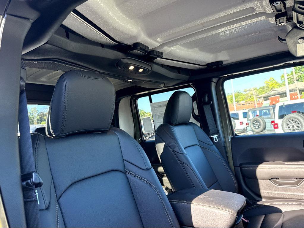 new 2025 Jeep Gladiator car, priced at $48,685