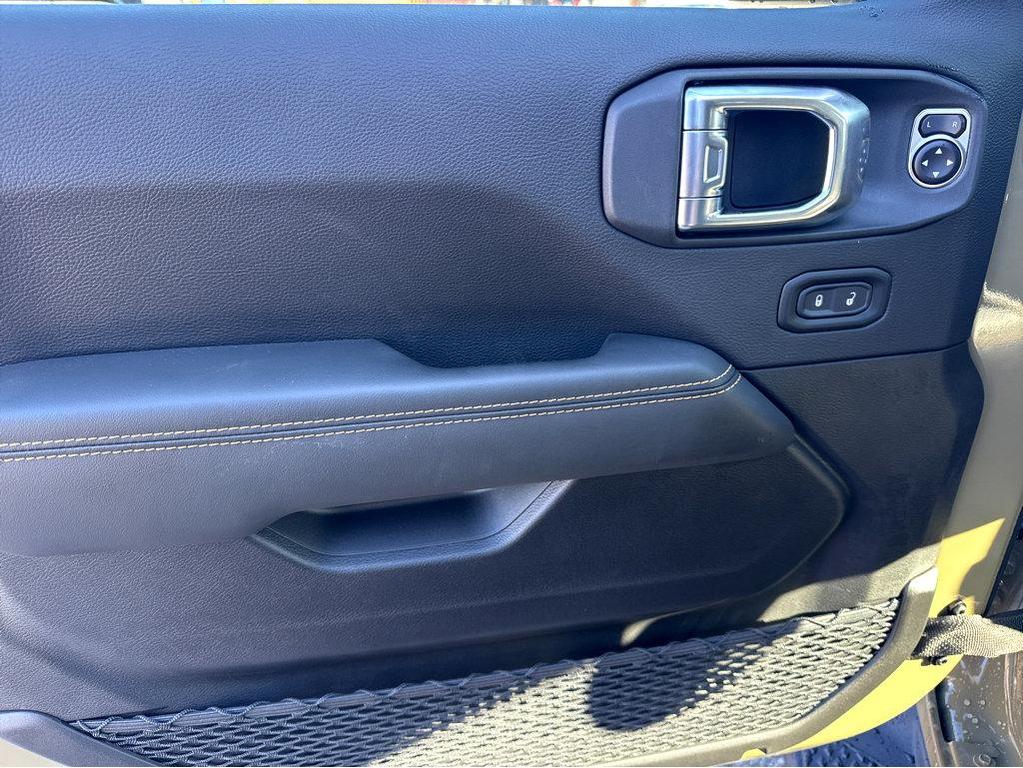 new 2025 Jeep Gladiator car, priced at $48,685