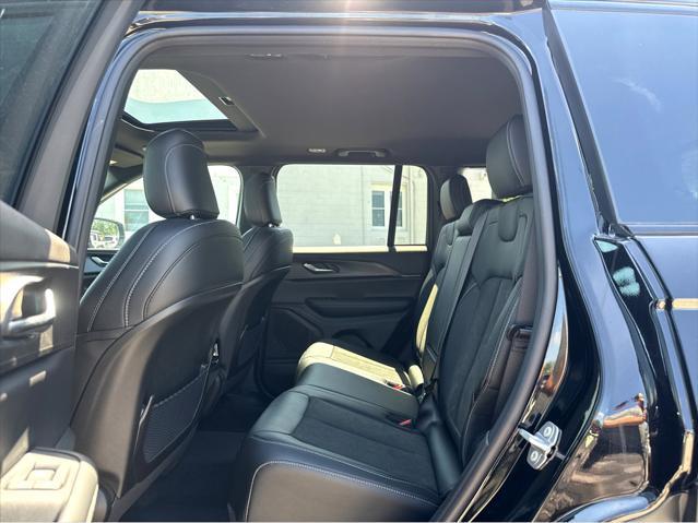 new 2025 Jeep Grand Cherokee car, priced at $49,370