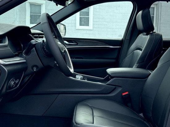 new 2025 Jeep Grand Cherokee car, priced at $52,935