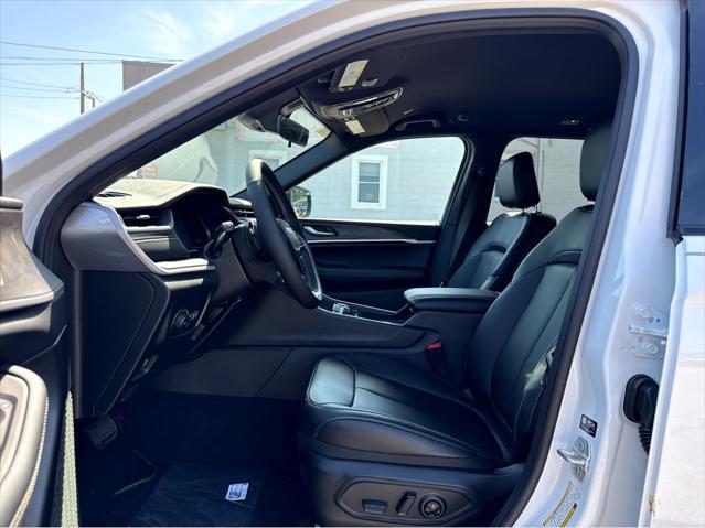 new 2025 Jeep Grand Cherokee car, priced at $46,900