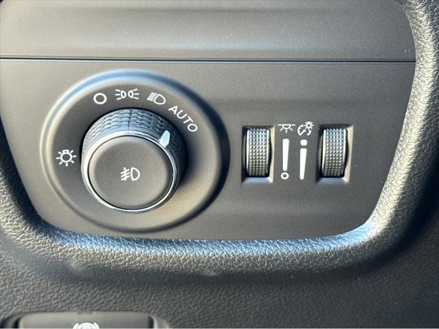 new 2025 Jeep Grand Cherokee car, priced at $46,900