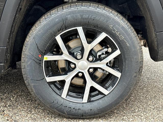 new 2025 Jeep Grand Cherokee car, priced at $50,010