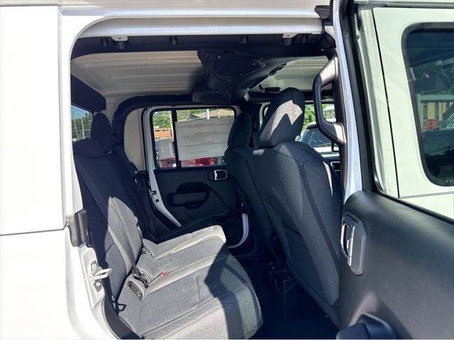 new 2025 Jeep Gladiator car, priced at $49,380
