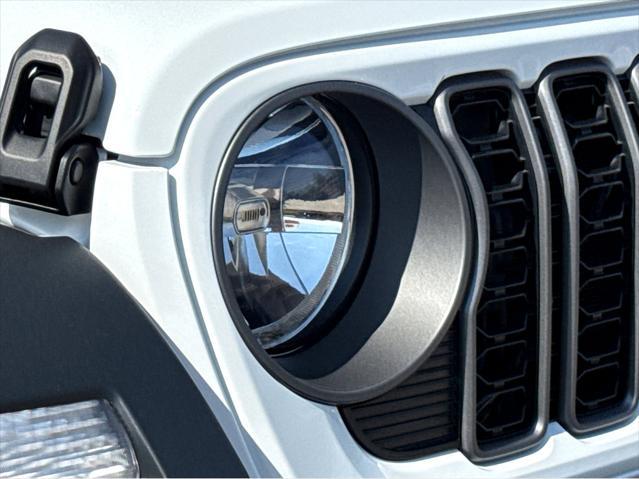 new 2025 Jeep Wrangler car, priced at $46,785