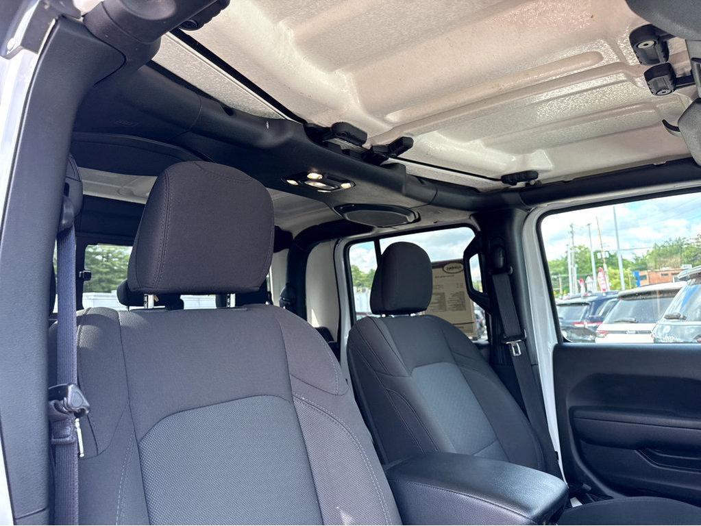 used 2022 Jeep Gladiator car, priced at $35,621