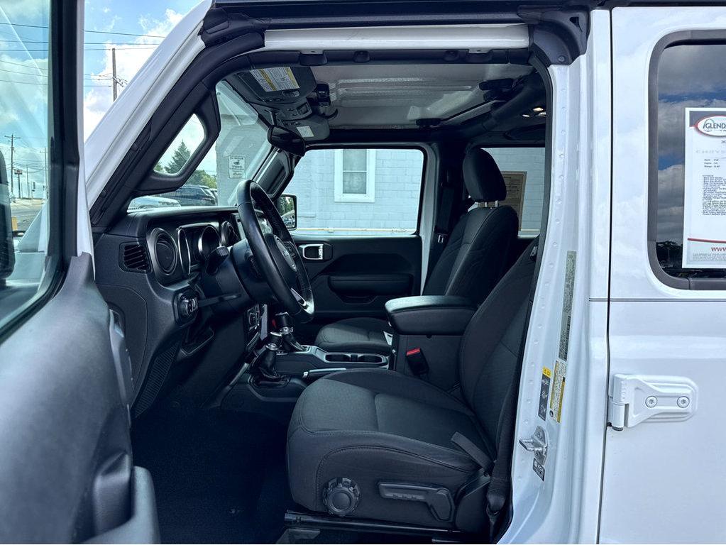 used 2022 Jeep Gladiator car, priced at $35,621