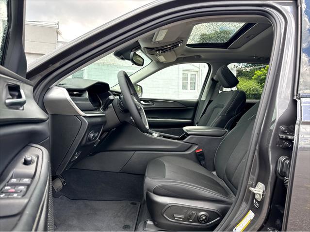 used 2023 Jeep Grand Cherokee car, priced at $32,890