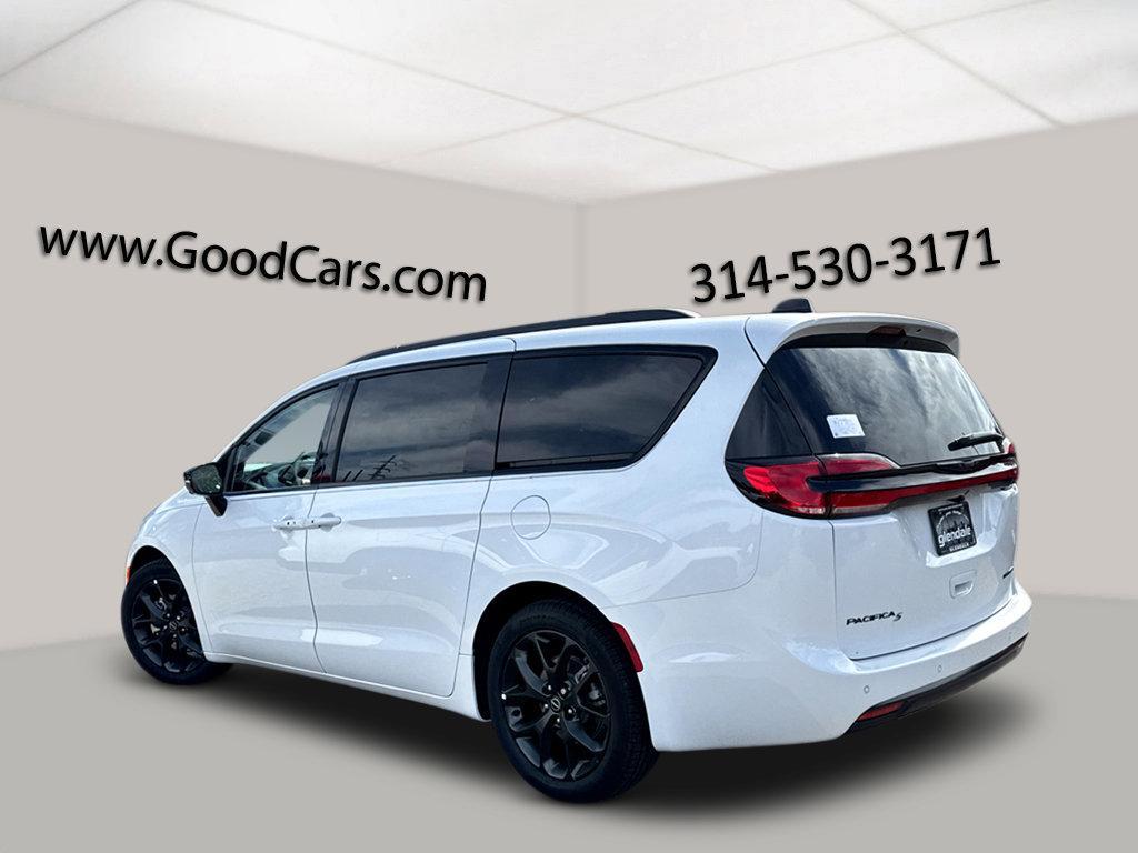 new 2026 Chrysler Pacifica car, priced at $53,660