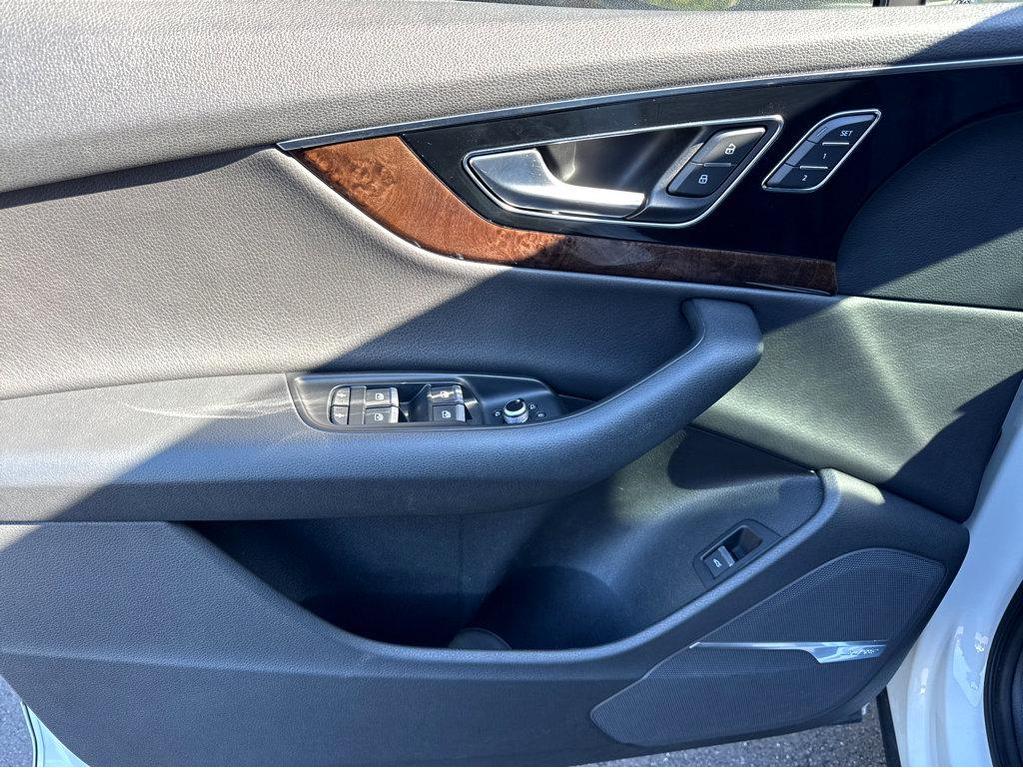 used 2017 Audi Q7 car, priced at $15,400