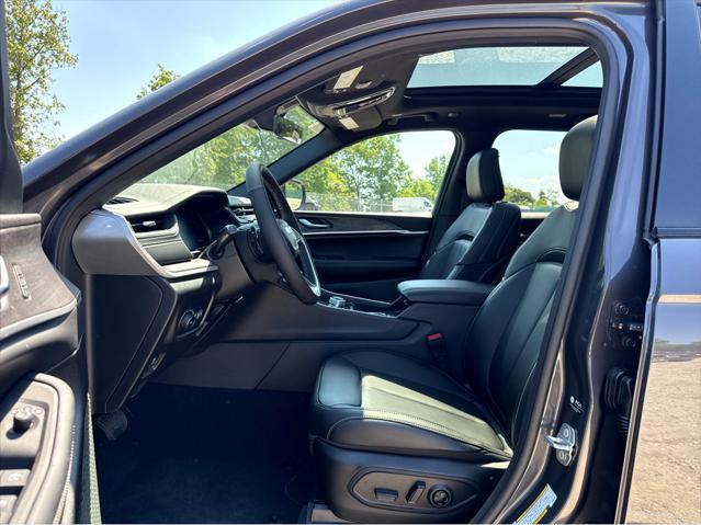 new 2025 Jeep Grand Cherokee car, priced at $50,010