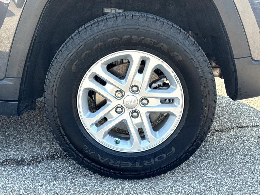 used 2023 Jeep Grand Cherokee car, priced at $29,993
