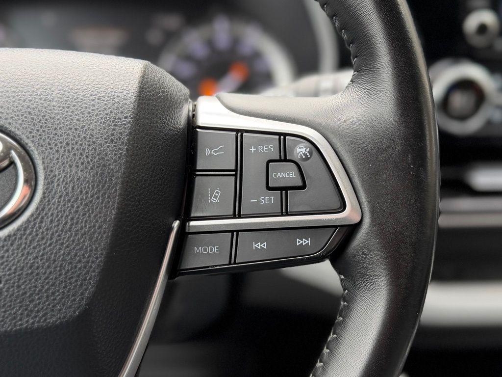 used 2022 Toyota Highlander car, priced at $36,101