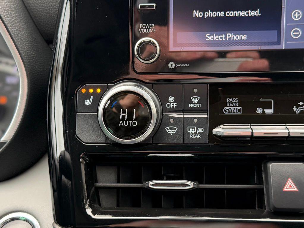 used 2022 Toyota Highlander car, priced at $36,101