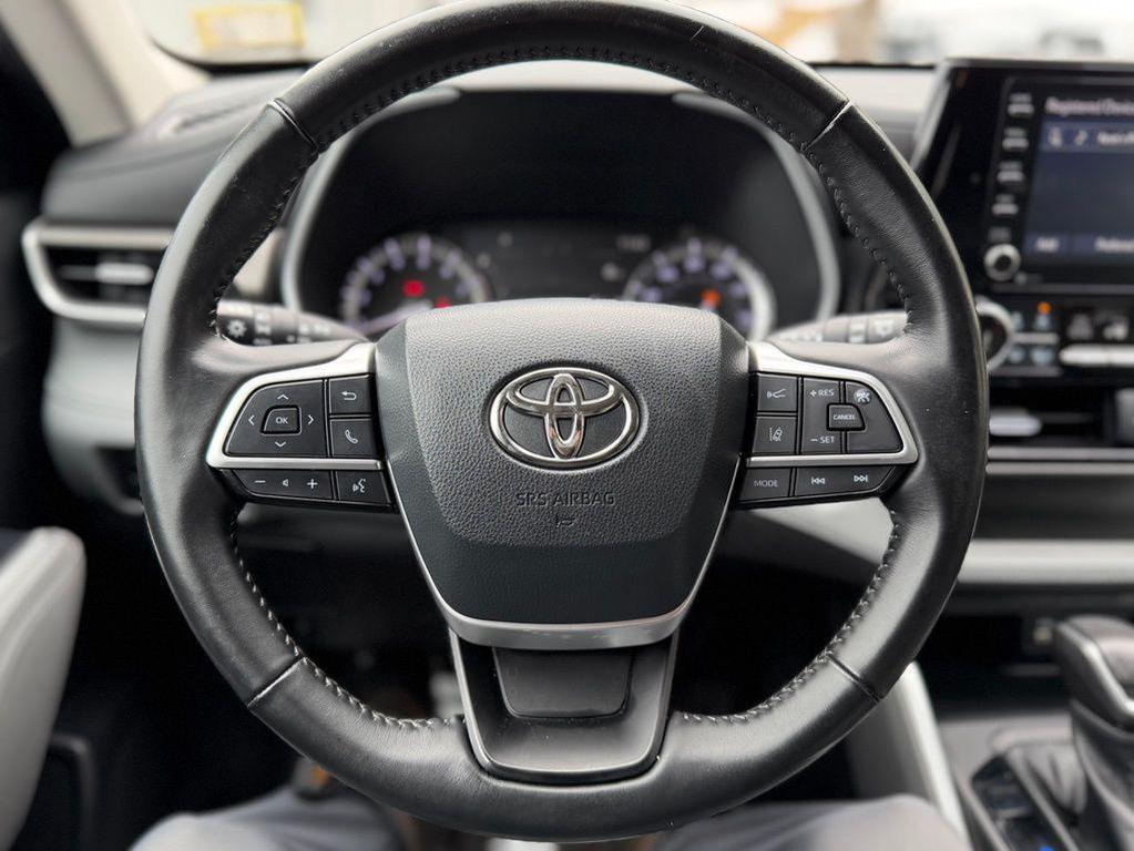 used 2022 Toyota Highlander car, priced at $36,101