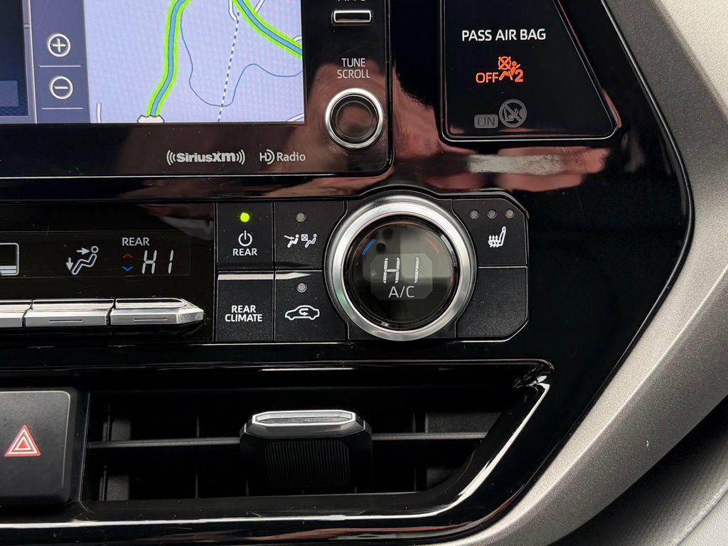 used 2022 Toyota Highlander car, priced at $36,101