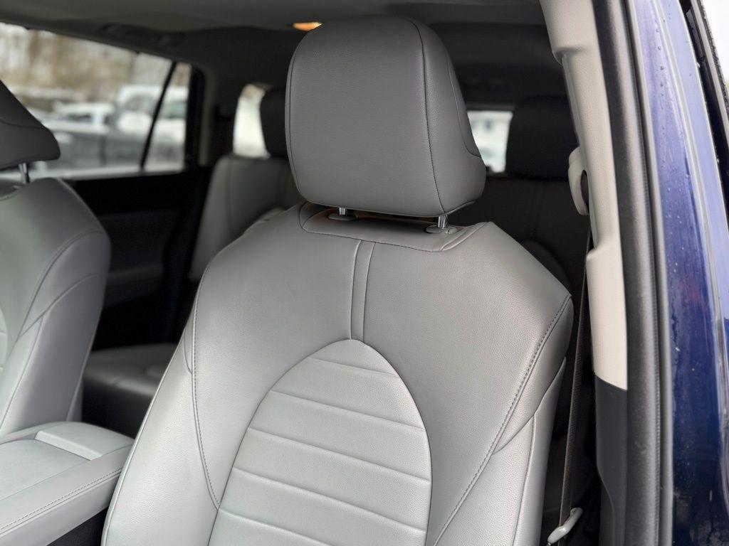 used 2022 Toyota Highlander car, priced at $36,101