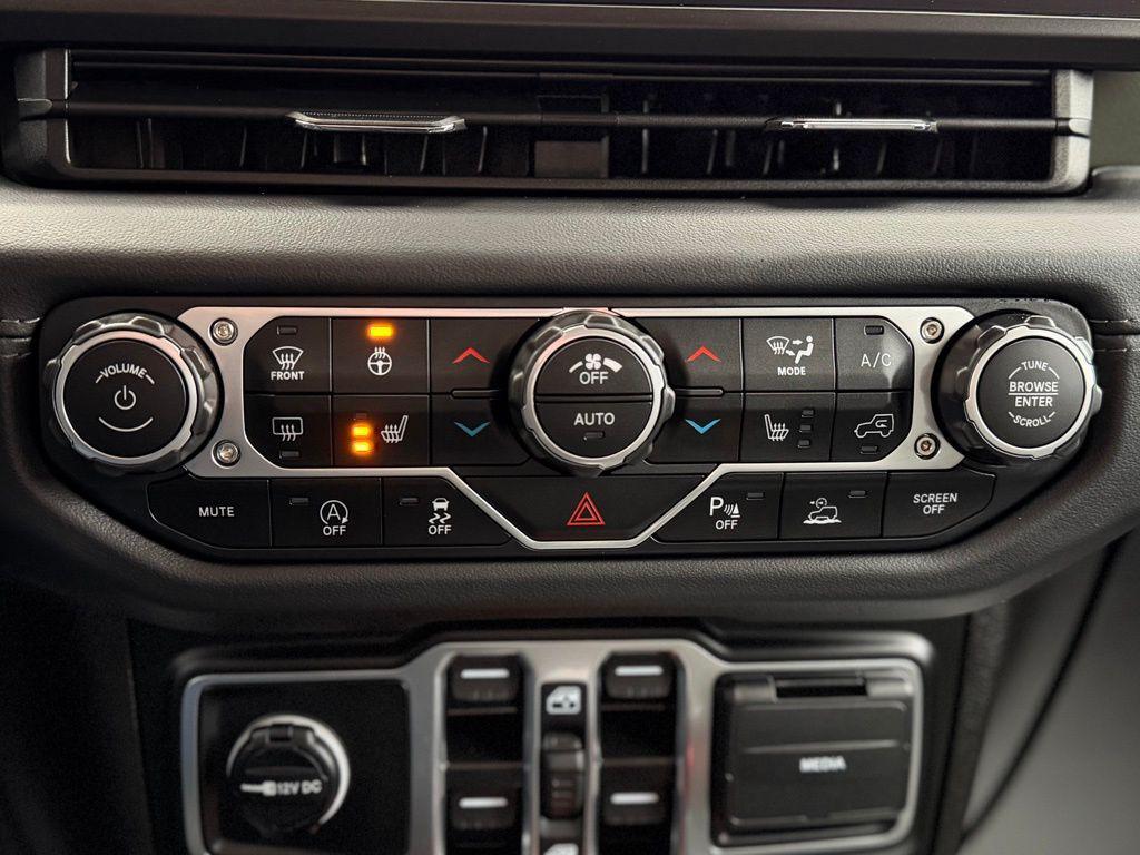 used 2025 Jeep Gladiator car, priced at $51,437