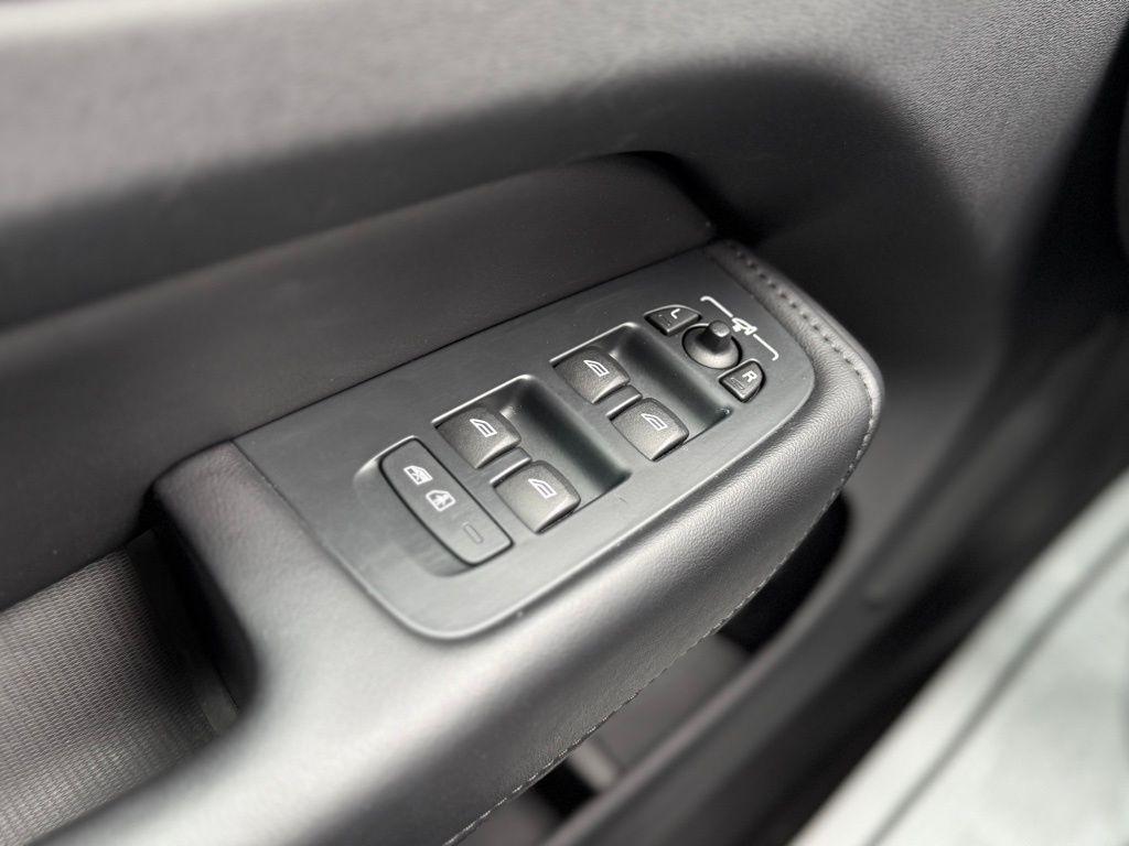 used 2023 Volvo XC60 car, priced at $34,472