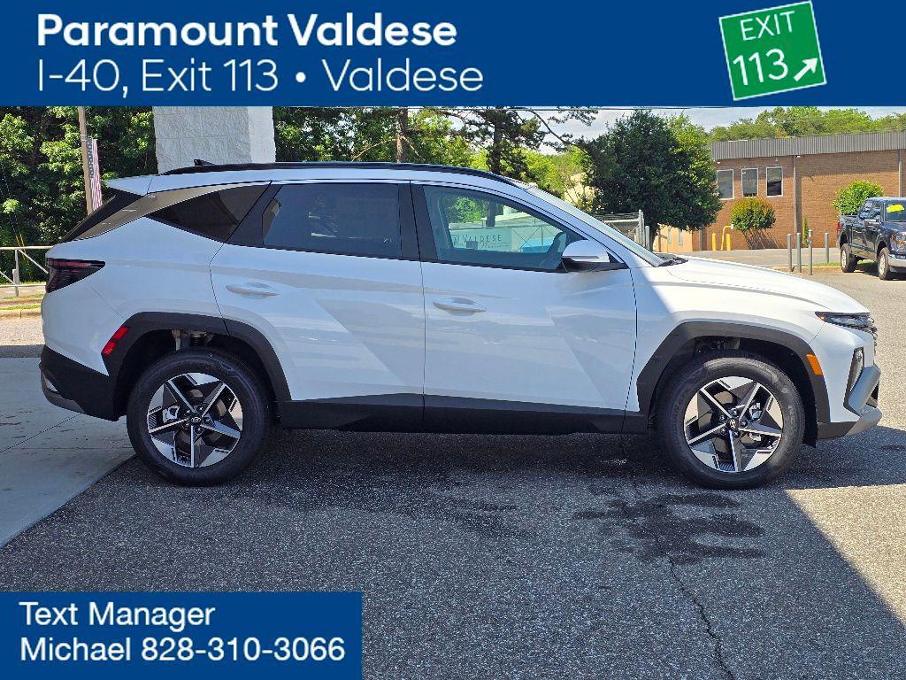 new 2025 Hyundai TUCSON Hybrid car, priced at $35,954