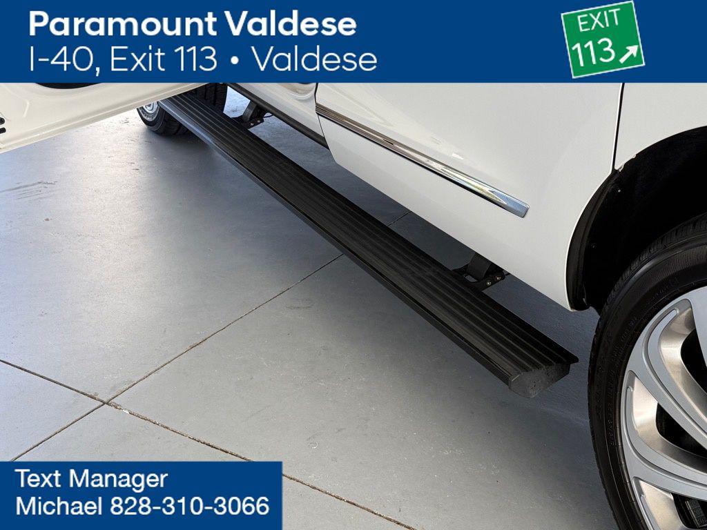 used 2024 Lincoln Navigator car, priced at $72,000