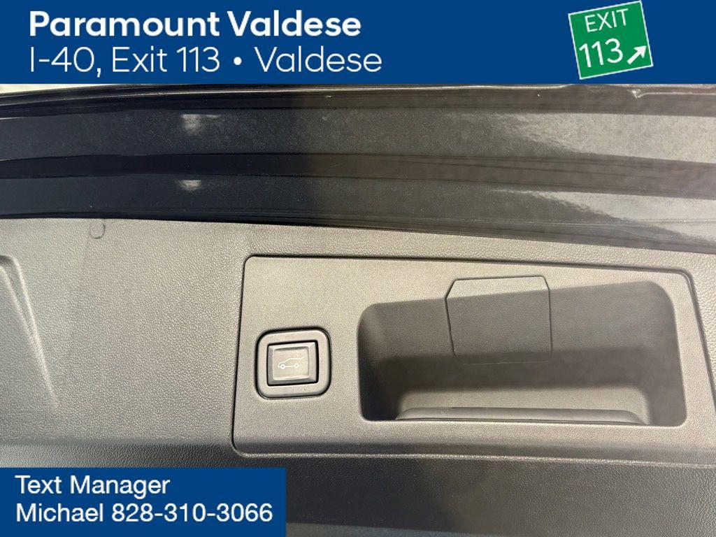 used 2021 Cadillac XT5 car, priced at $24,590