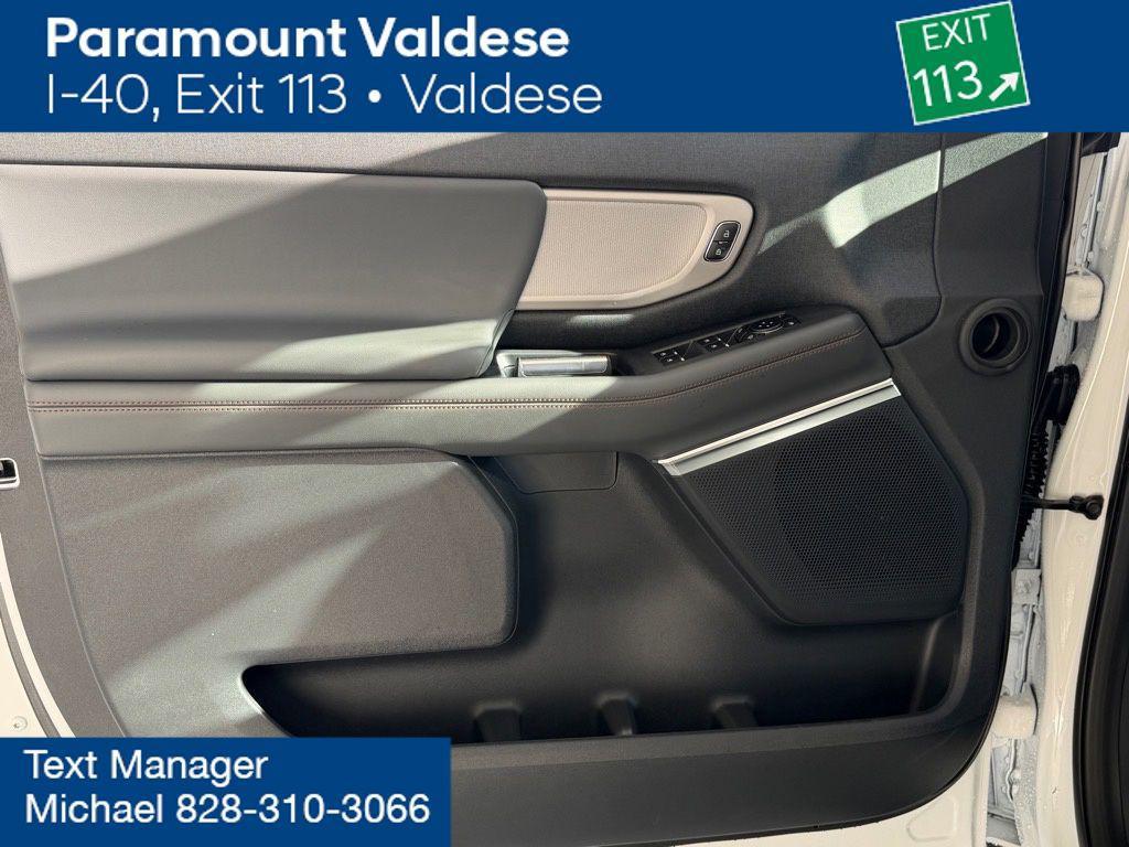 new 2025 Ford Expedition car, priced at $70,250