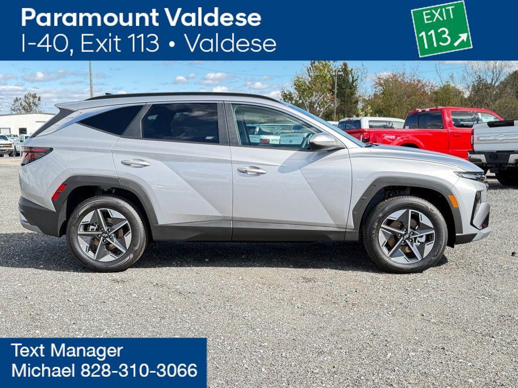 new 2026 Hyundai TUCSON Hybrid car, priced at $33,100