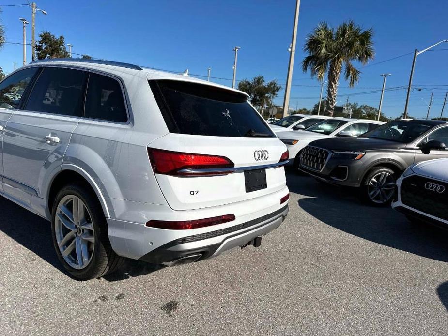 new 2025 Audi Q7 car, priced at $76,800