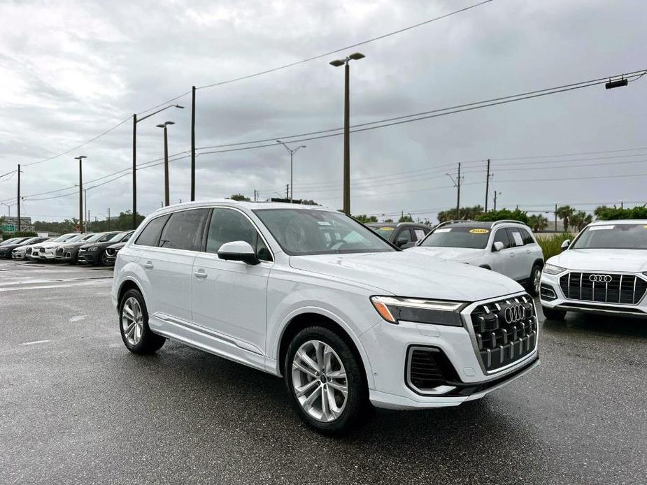 new 2025 Audi Q7 car, priced at $75,800